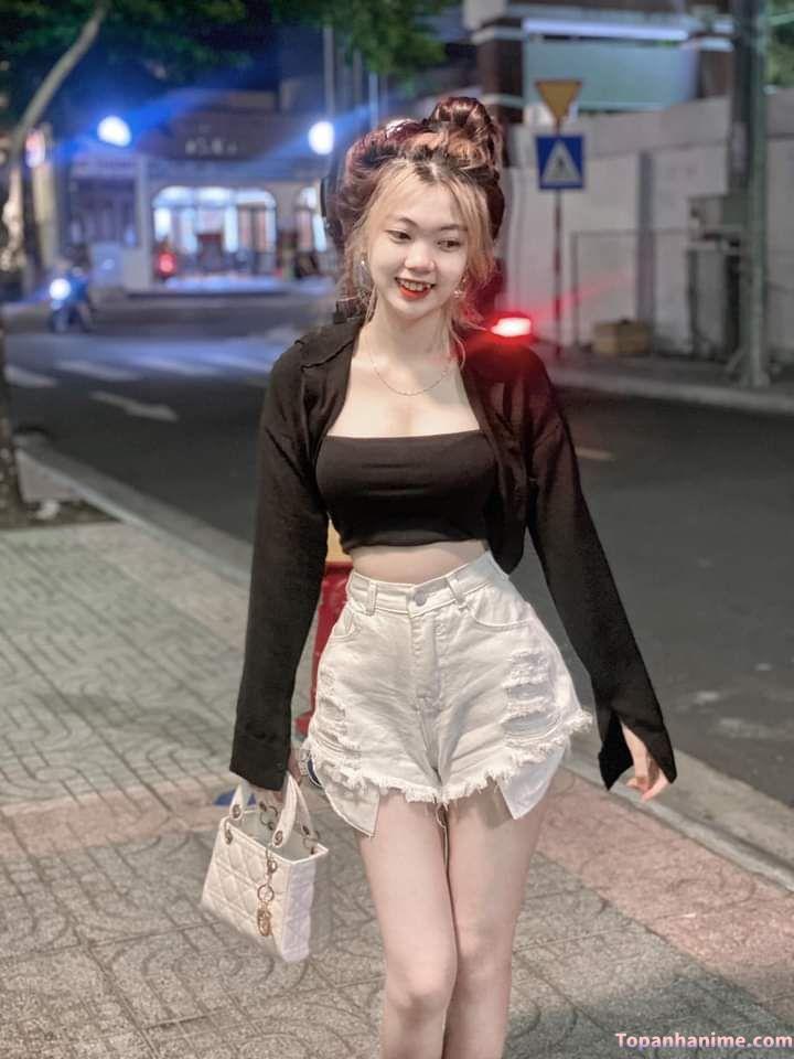 Hot girl diện quần ngắn