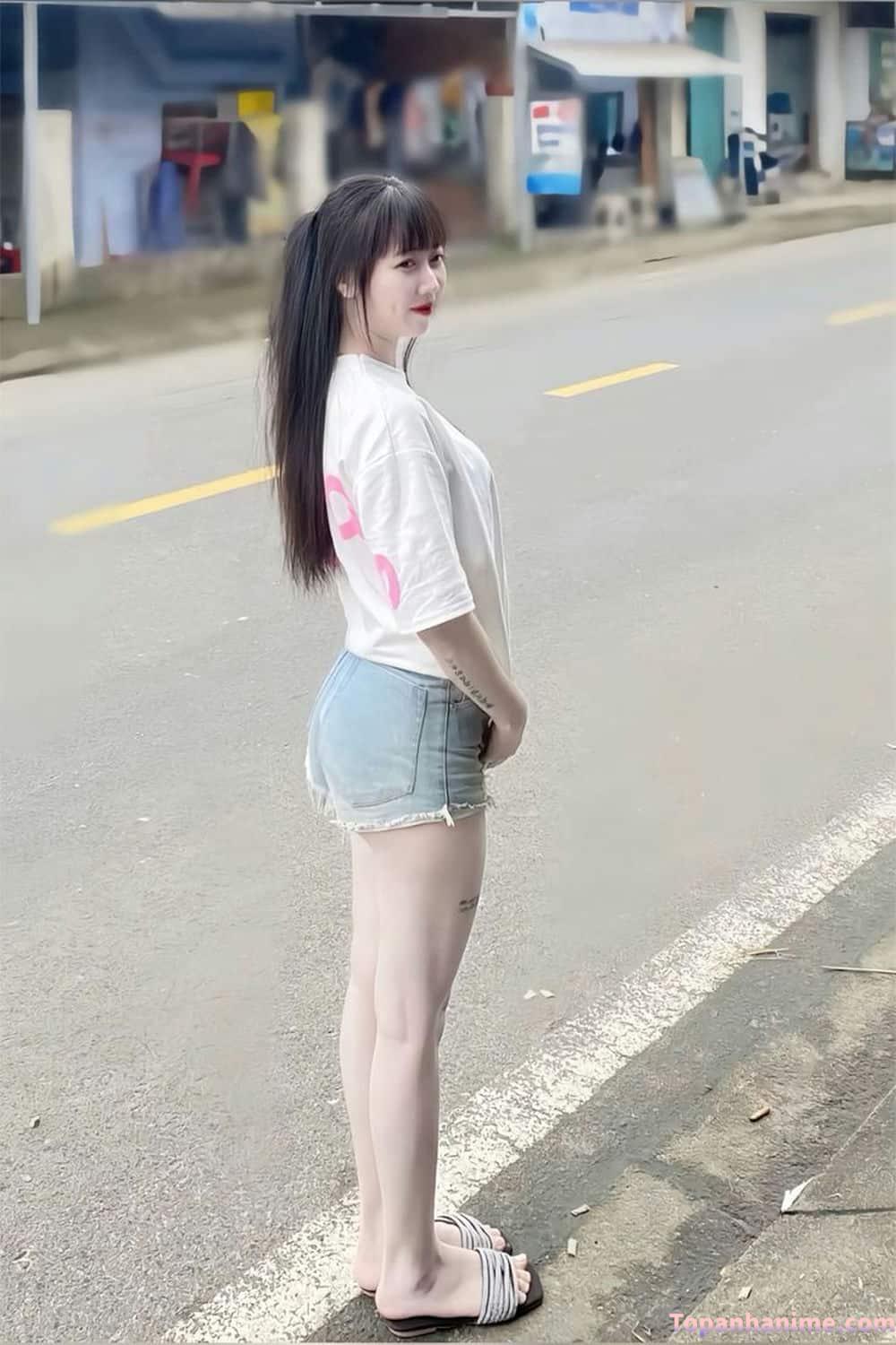 Hot girl mặc quần ngắn