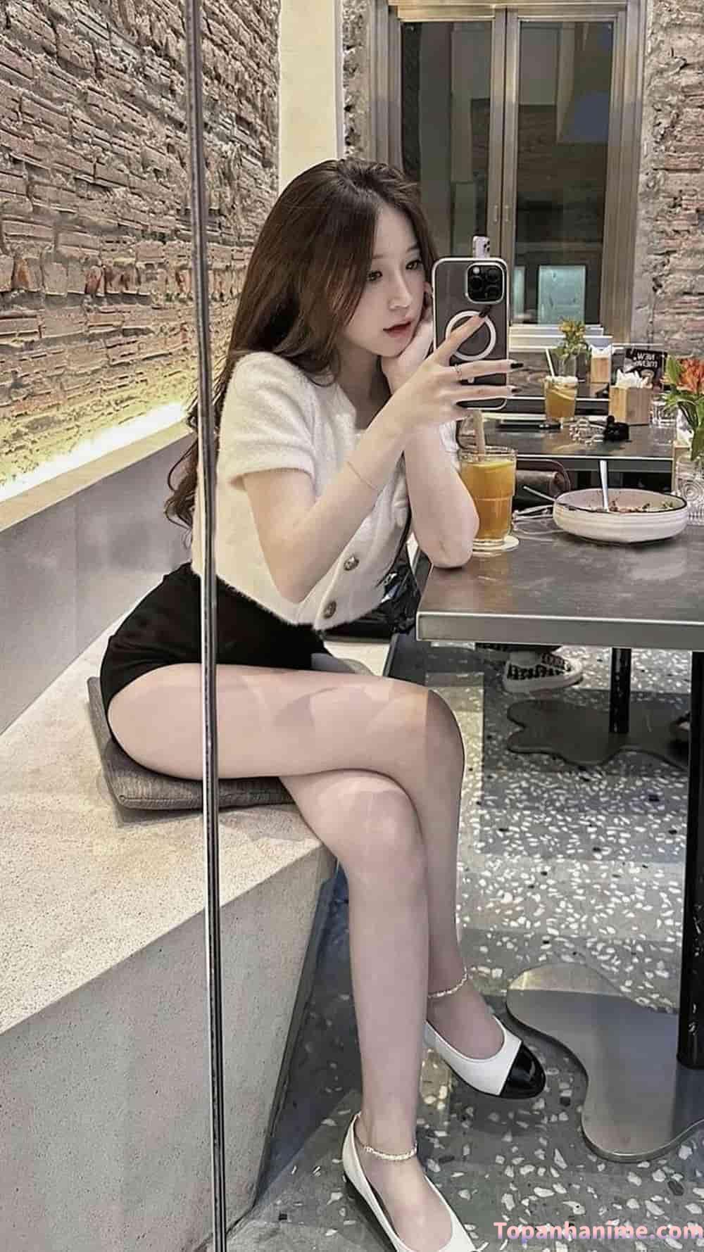 Hot girl mặc quần ngắn