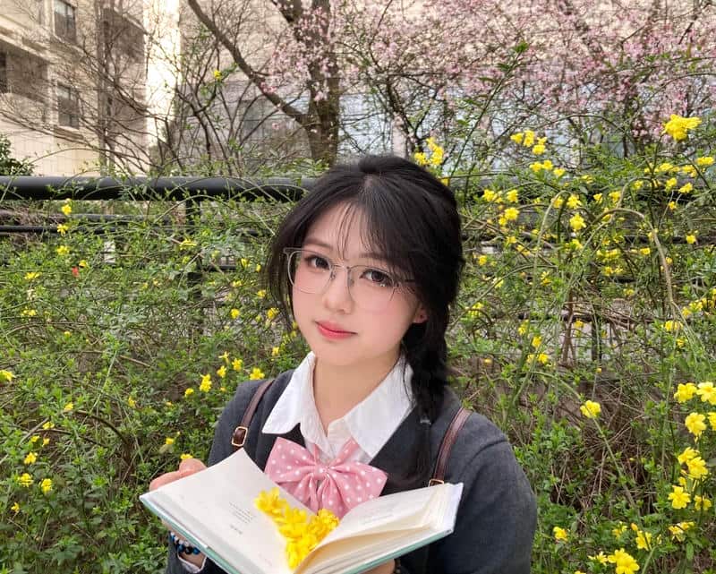 Loạt ảnh gái học sinh biểu cảm thân thiện