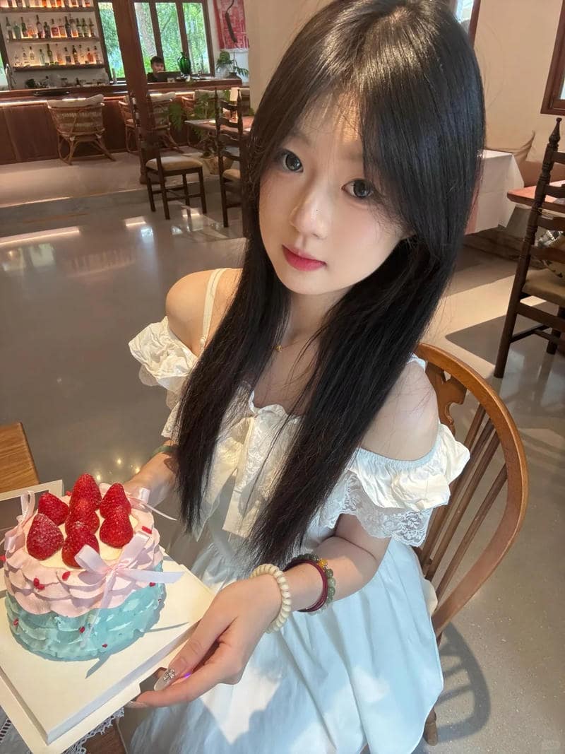 Loạt ảnh gái xinh mừng sinh nhật tuổi mới hạnh phúc