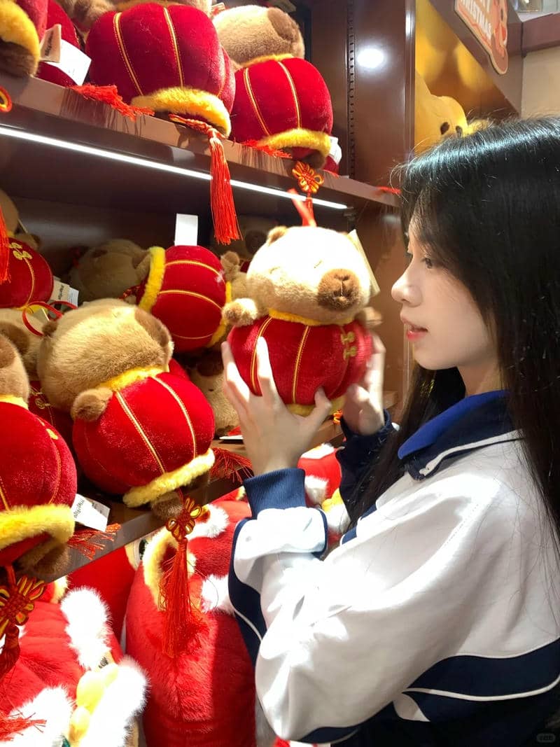 Nữ sinh chụp hình ảnh tự nhiên