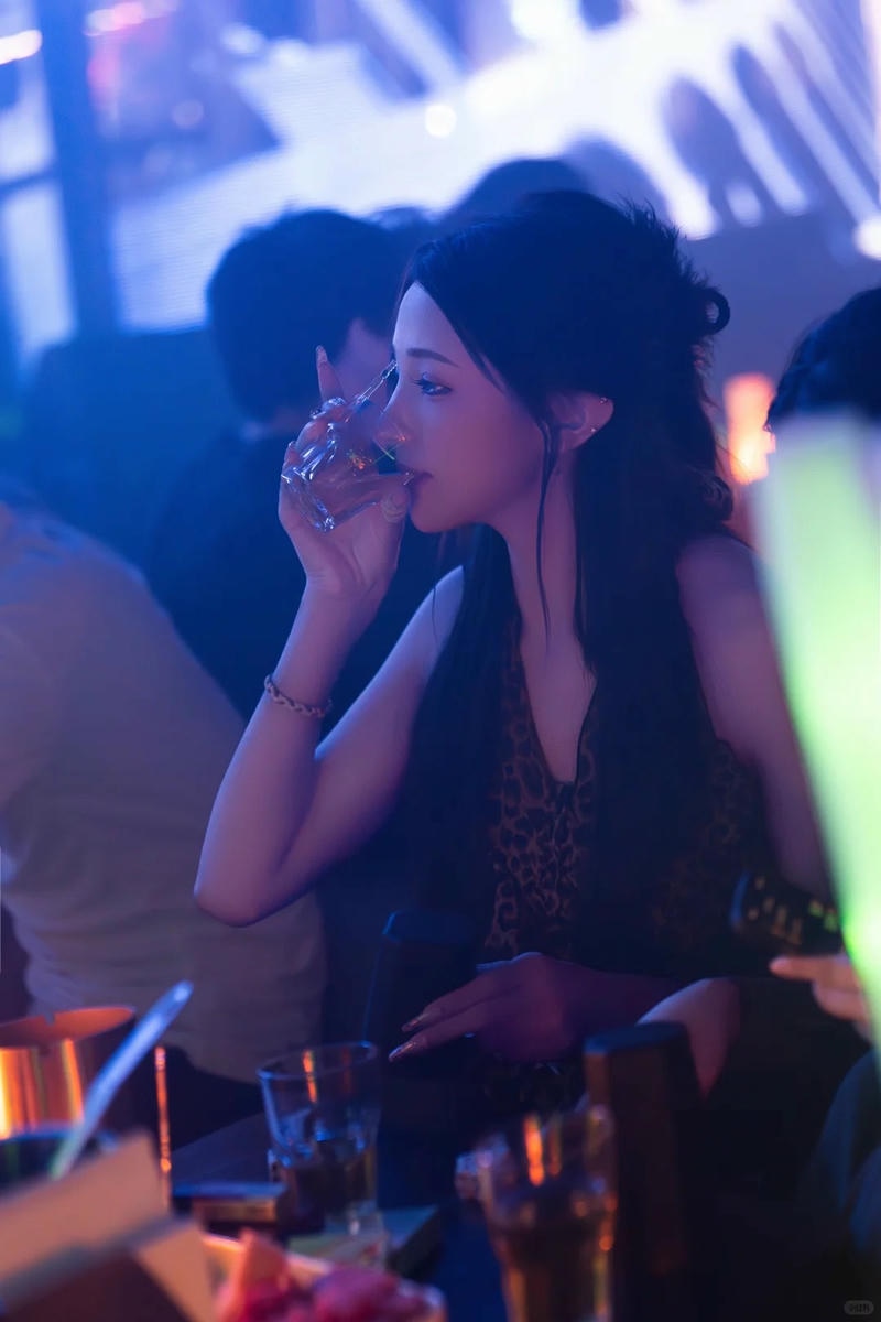 Tải album hình ảnh gái đi bar ánh đèn lung linh.