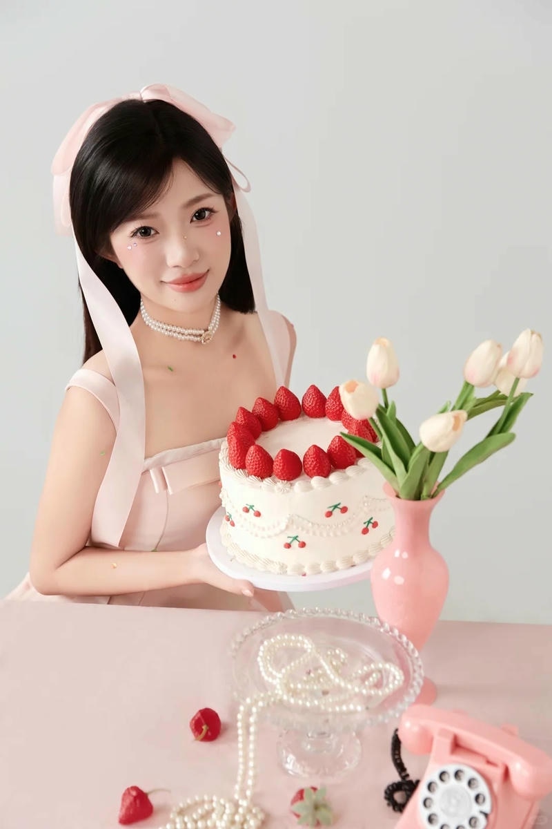 Tải ảnh gái xinh chúc mừng sinh nhật với nụ cười