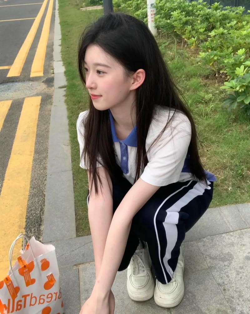 Tải ảnh nữ sinh dịu dàng