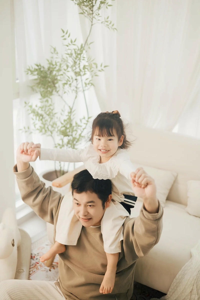 Tải hình ảnh cha và con gái vui vẻ