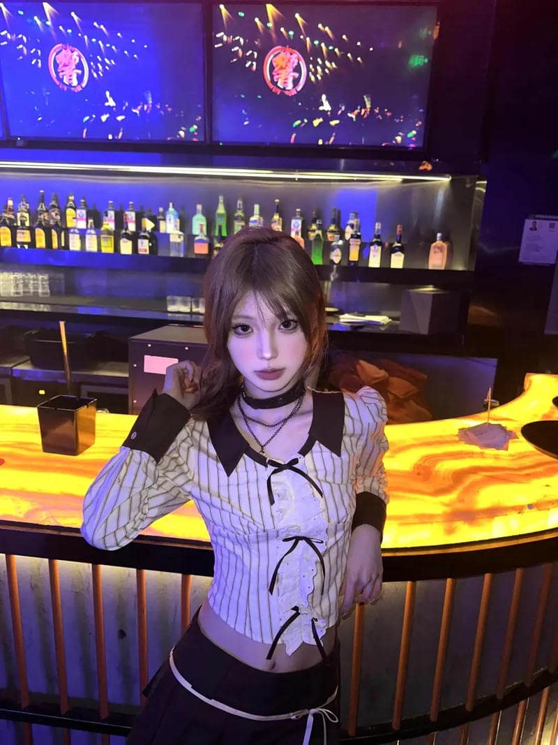 Tải hình ảnh gái đi bar biểu cảm tự nhiên.