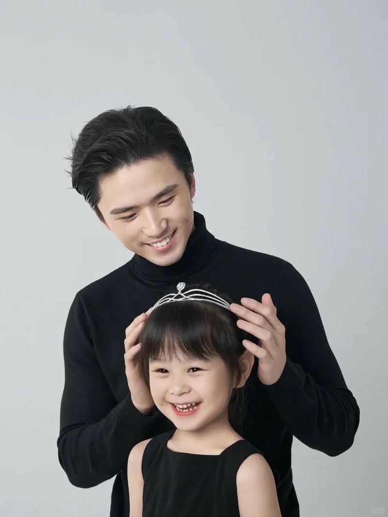 Tải hình cha và con gái hạnh phúc