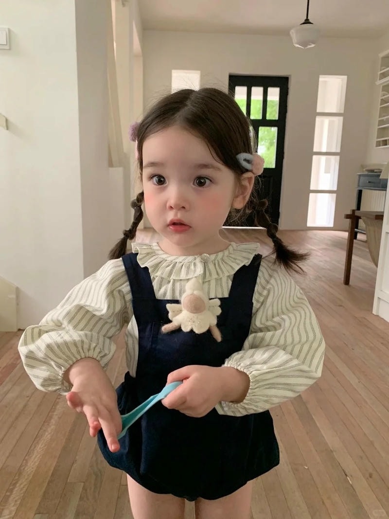 album ảnh bé gái trong sáng tươi vui