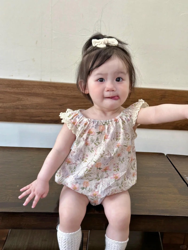 ảnh bé gái cười tươi dễ thương