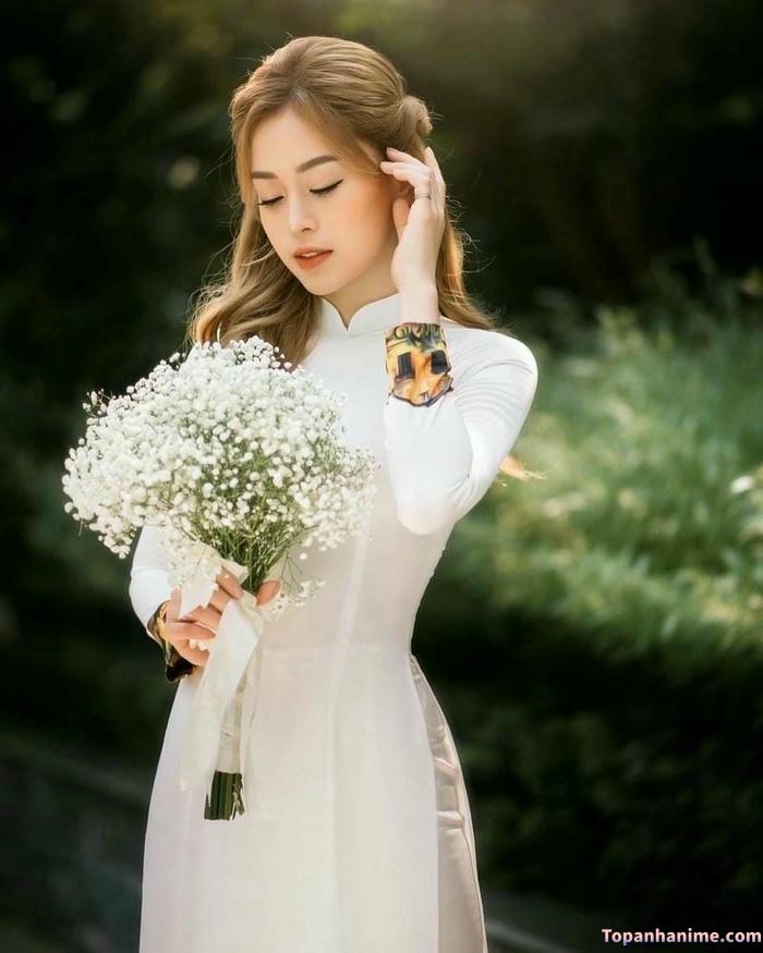 ảnh gái lớp 9 mặc áo dài cầm hoa đẹp