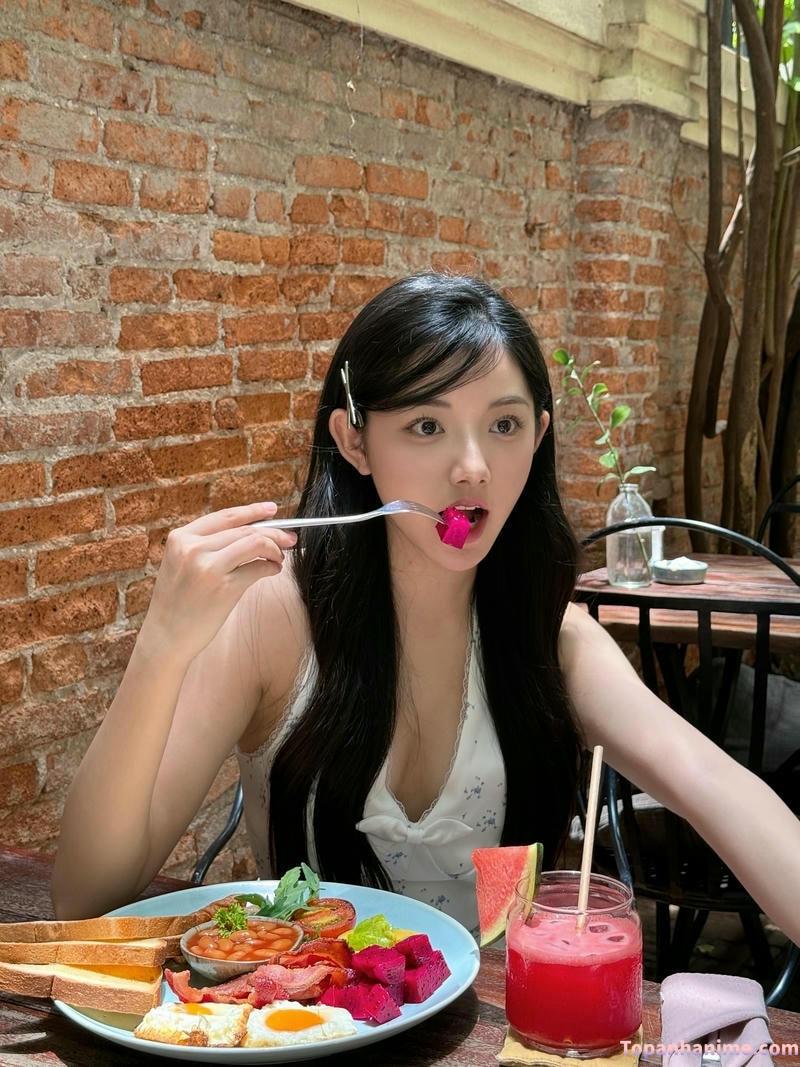 ảnh gái miền tây ăn uống