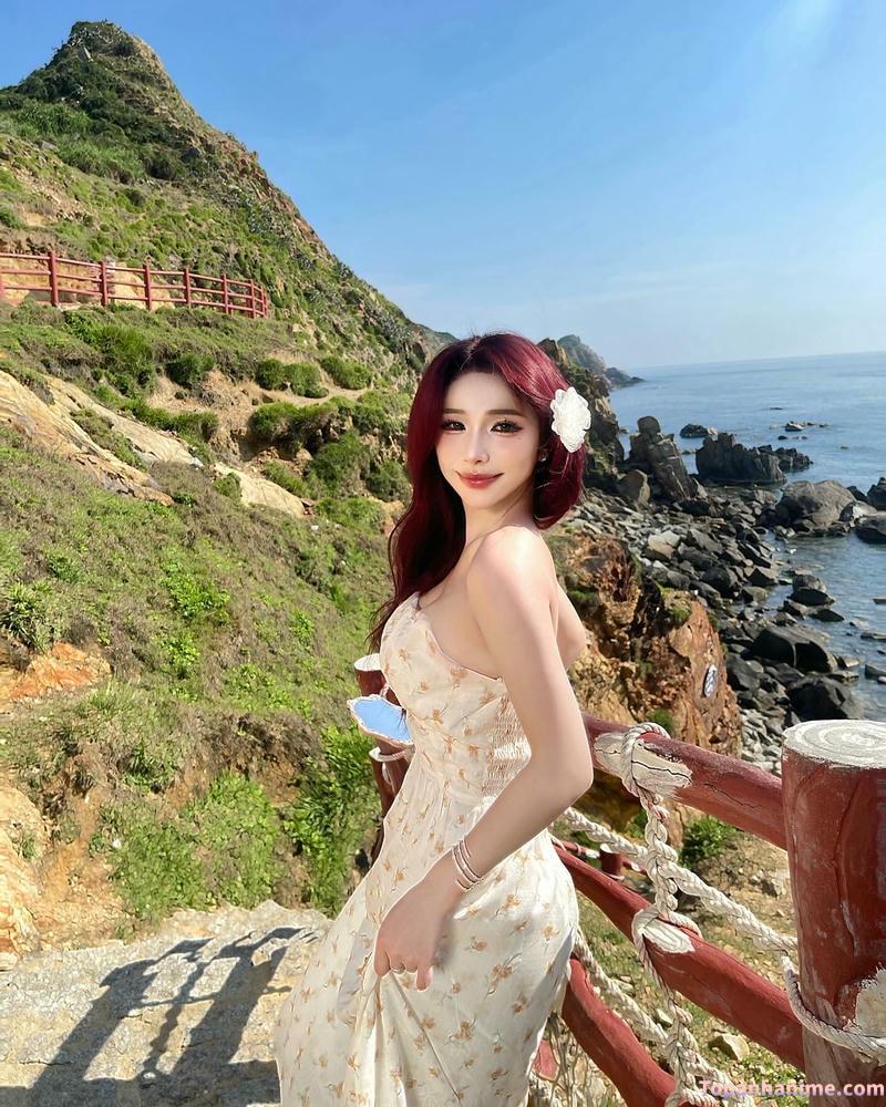 ảnh gái miền tây bên bờ biển
