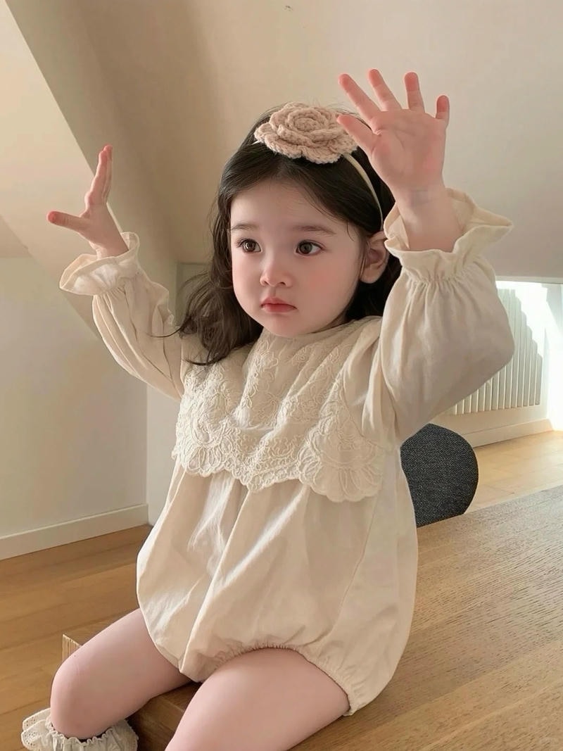 bộ hình ảnh bé gái tinh nghịch và ngọt ngào