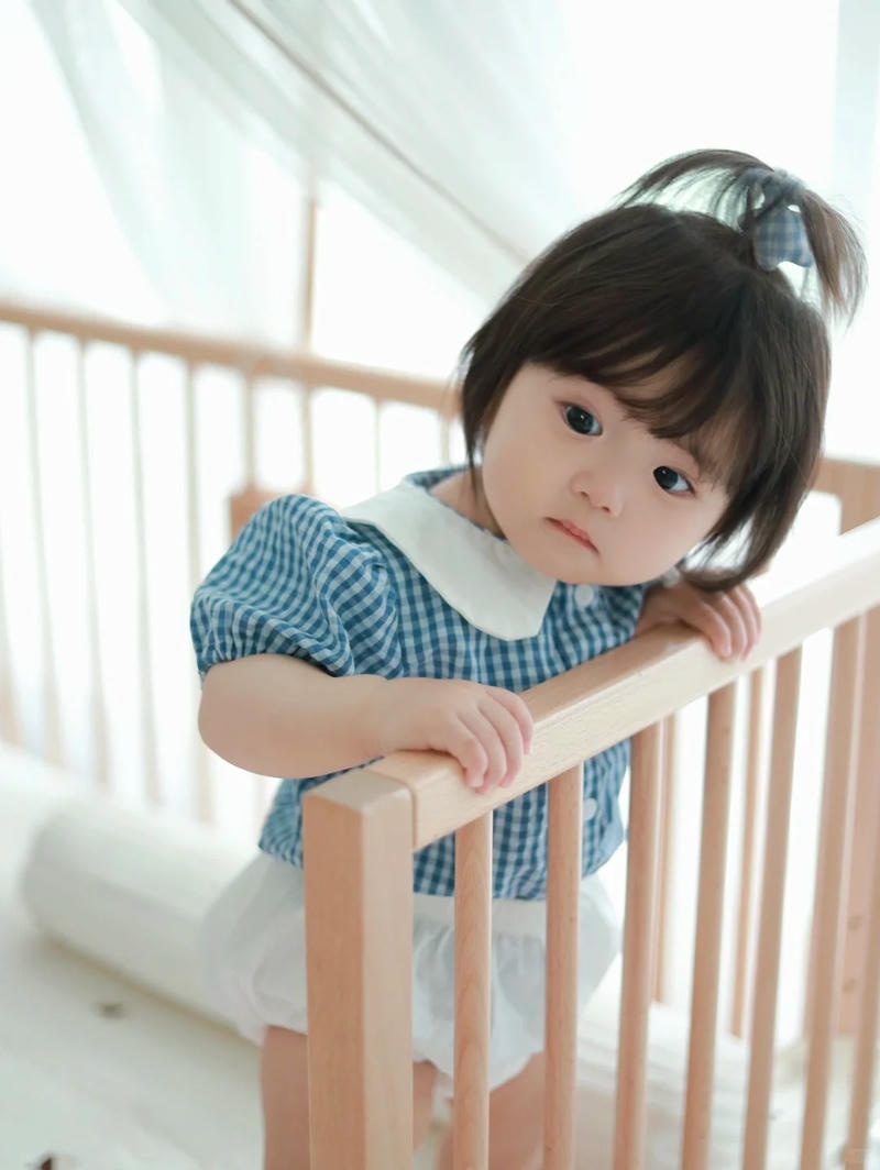 chụp hình bé gái ánh mắt long lanh