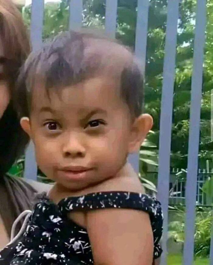 meme cười gượng bé hài