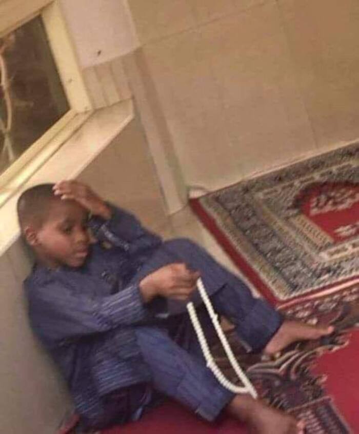 meme đau đầu bé đau