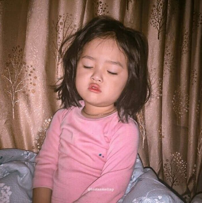 meme mới ngủ dậy bé hài