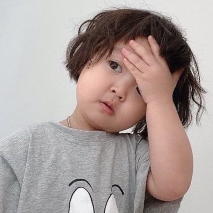 meme xoa đầu em bé