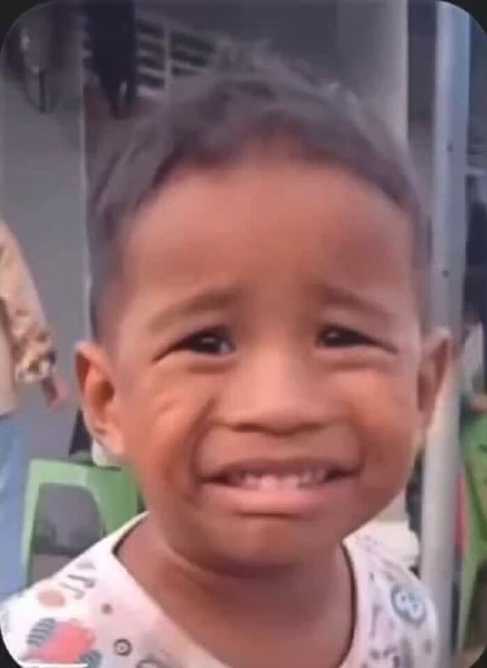 vừa cười vừa khóc meme cute