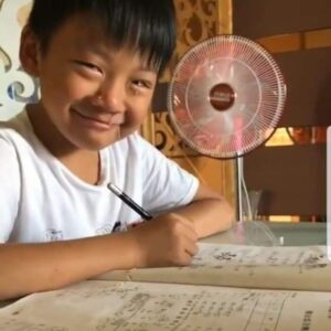 vừa cười vừa khóc meme em bé