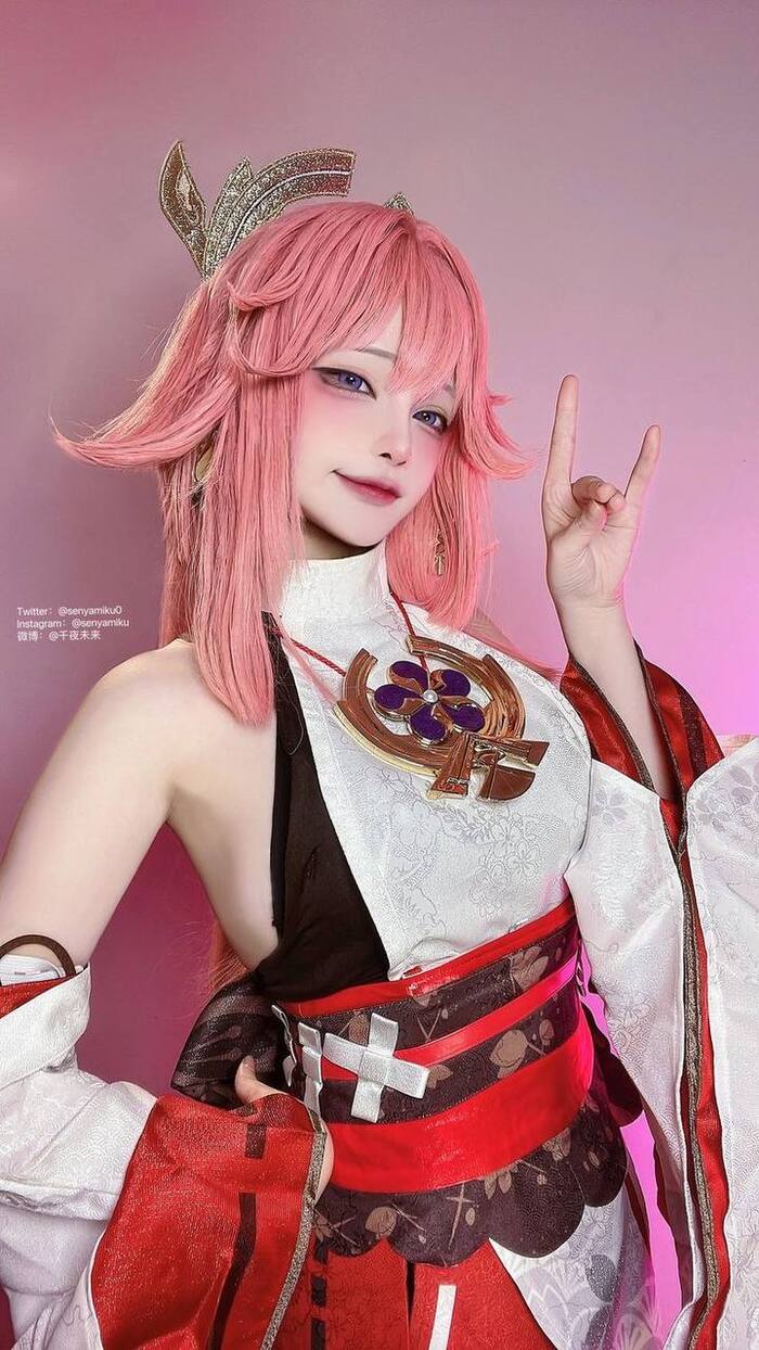 yae miko cosplay hot