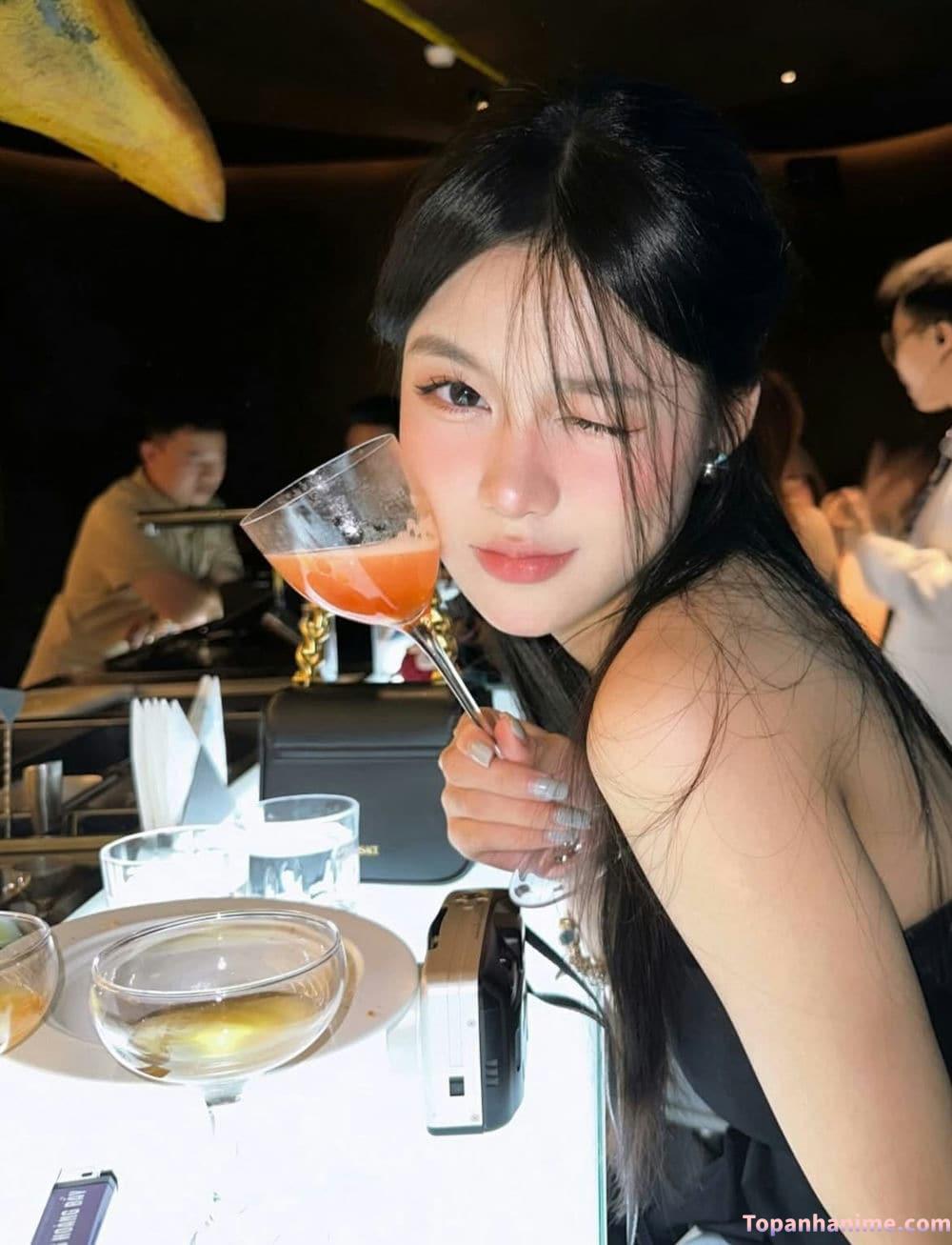 Ảnh gái đi bar sôi