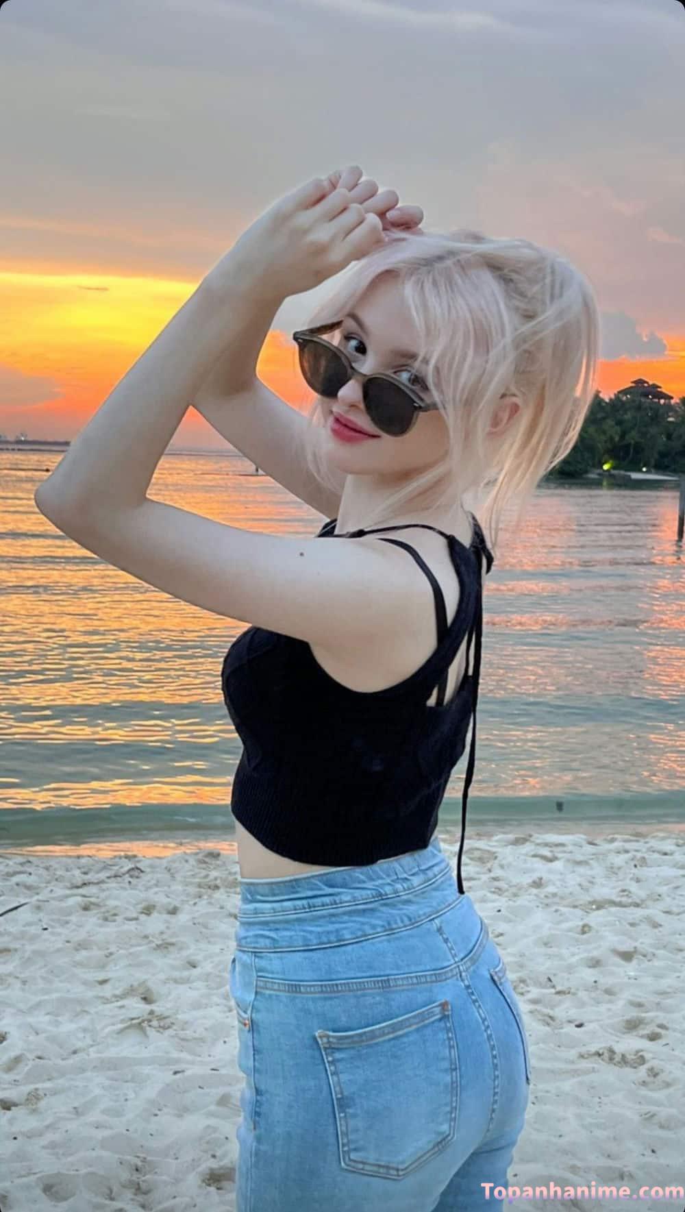 Ảnh gái tây hiện đại