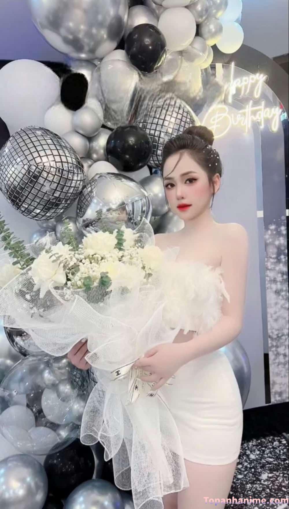 Ảnh gái xinh chúc mừng