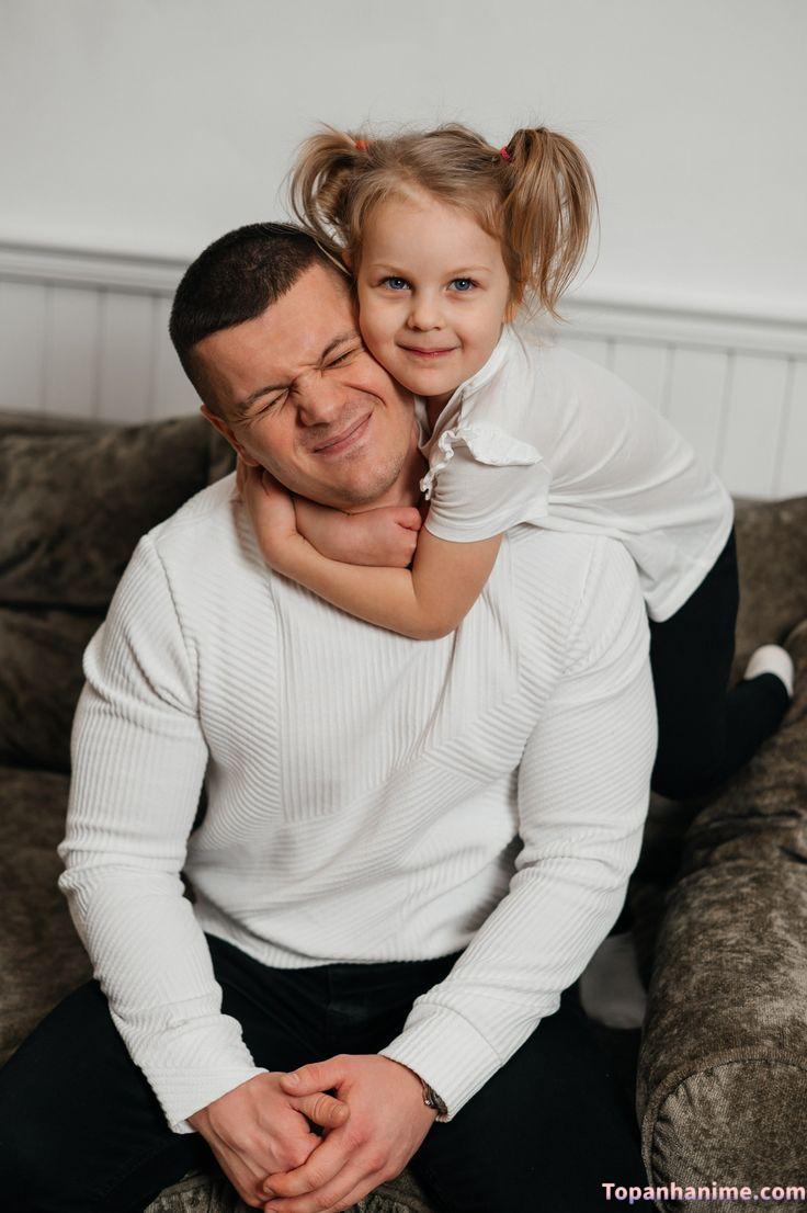 Cha cùng con gái chơi