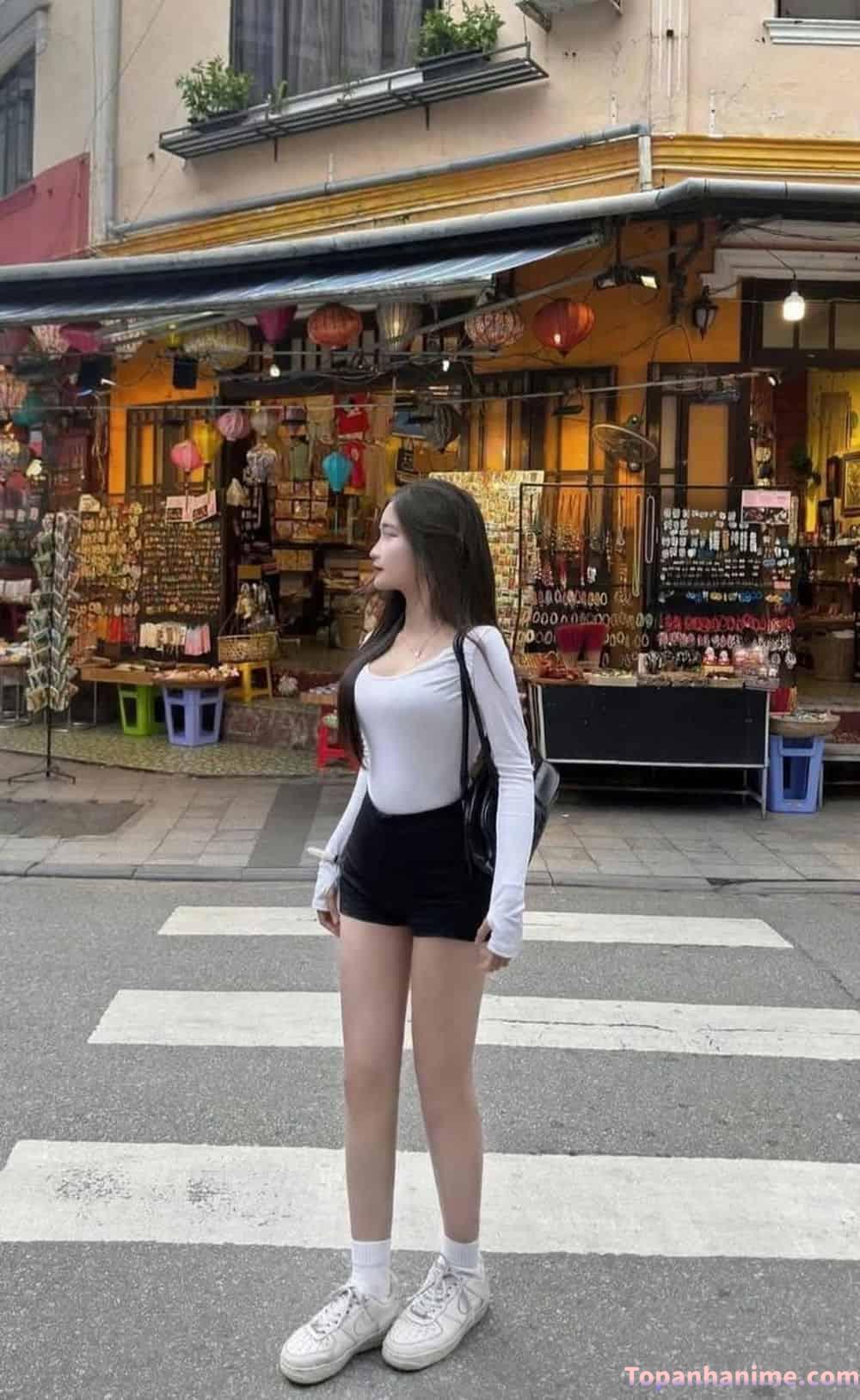 Cô gái mặc váy ôm