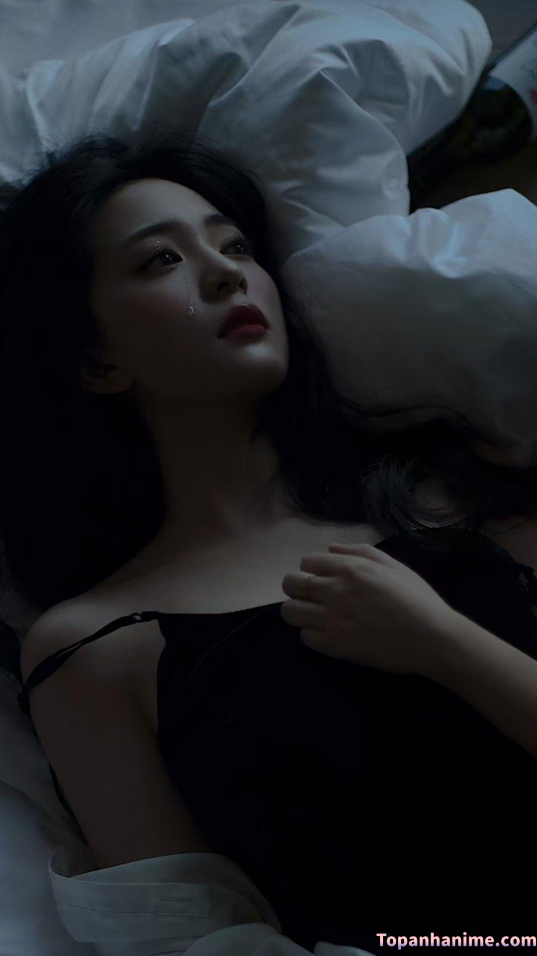 Con gái khóc lặng lẽ