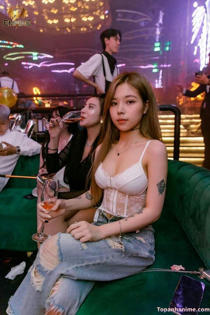 Gái đi bar cá tính