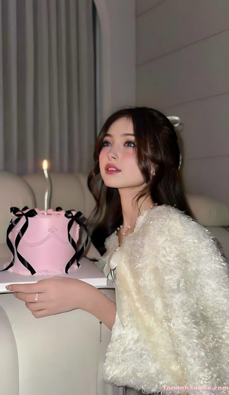 Gái xinh mừng sinh nhật