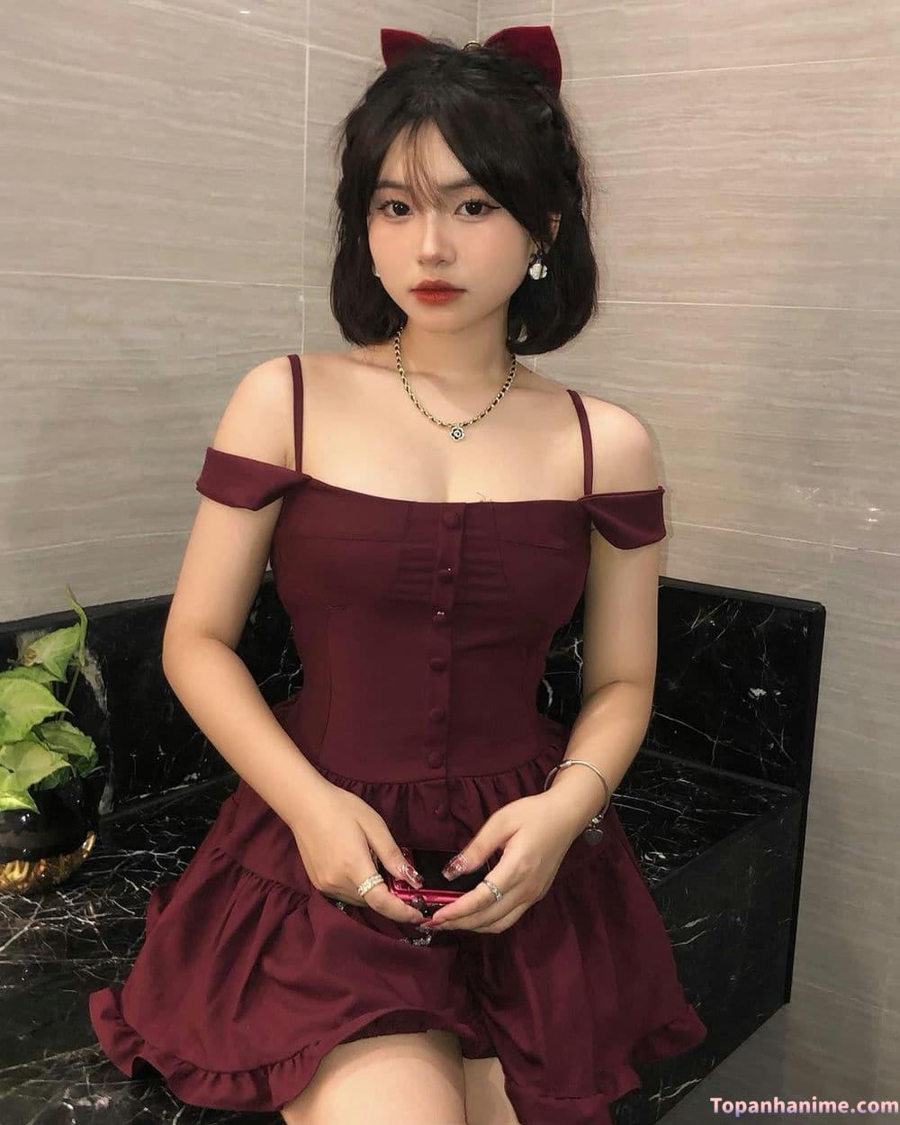 Gái xinh tóc ngắn lạ