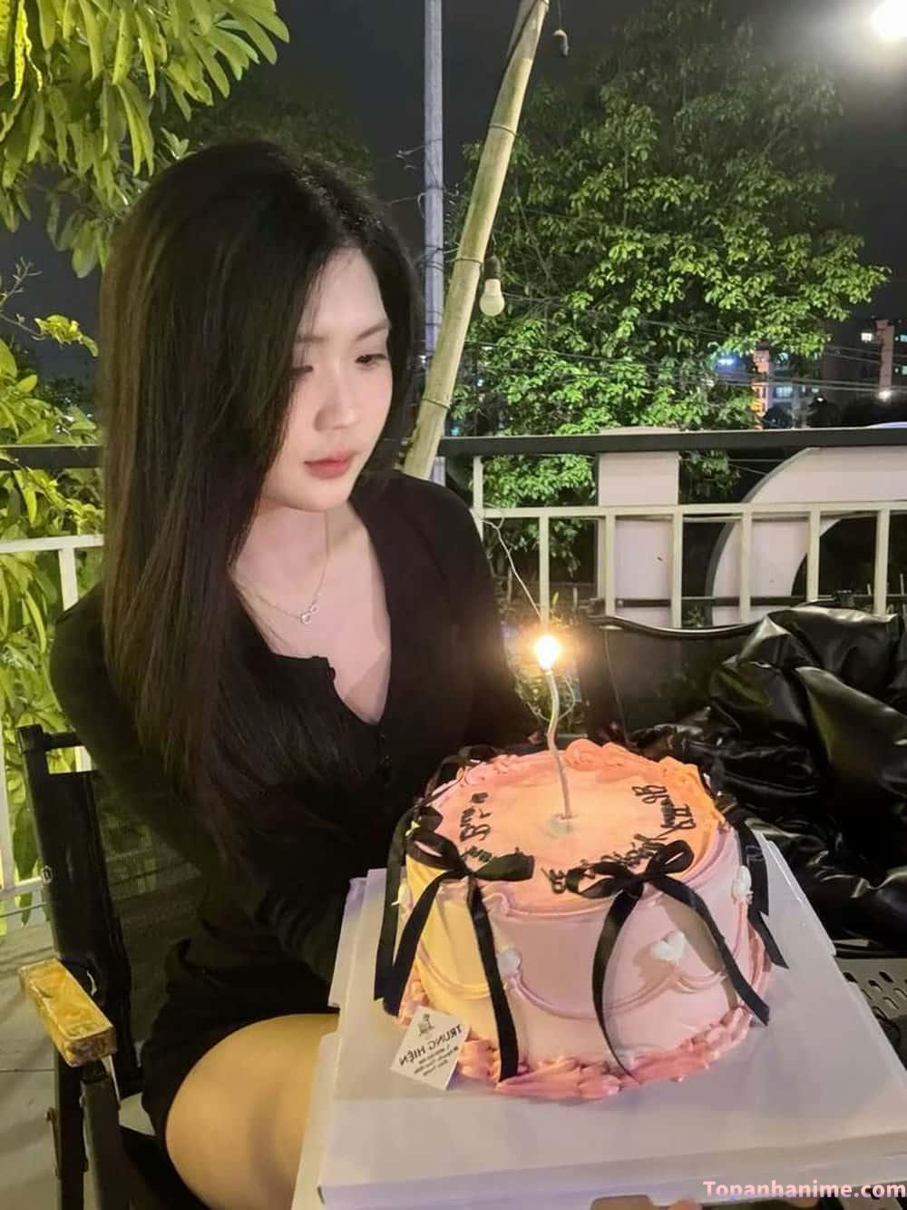 Gái xinh tươi mừng sinh