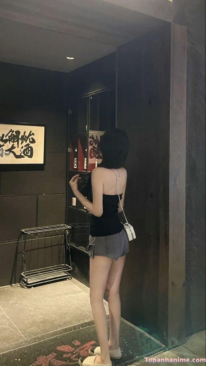 Outfit bó sát hiện đại