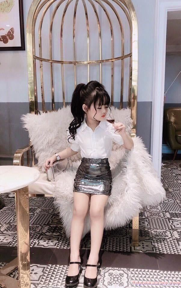 ảnh bé gái mặc váy