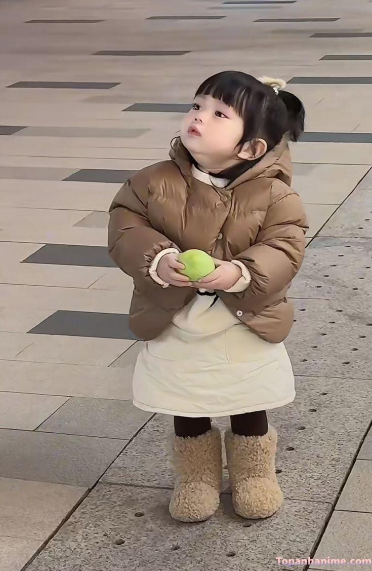 ảnh bé gái tóc ngắn