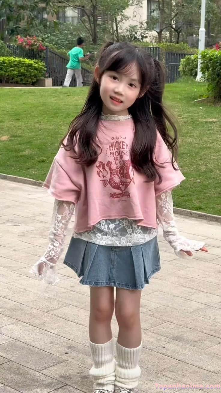 hình bé gái đáng mến