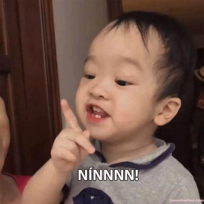meme suỵt em bé