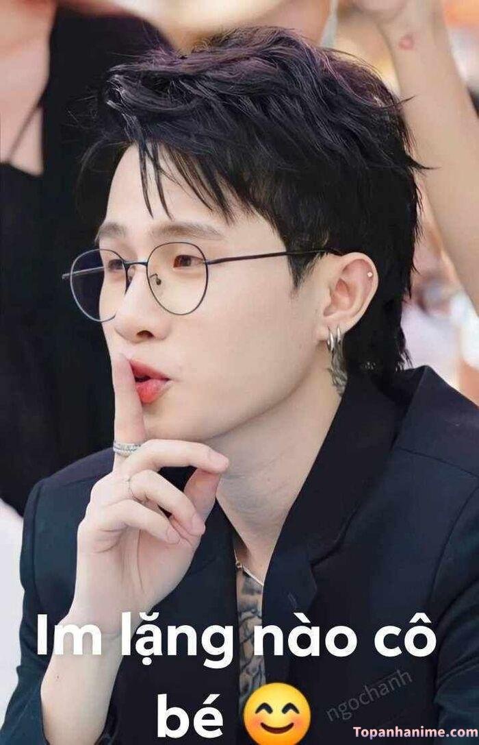 meme suỵt nhìn đáng nghi