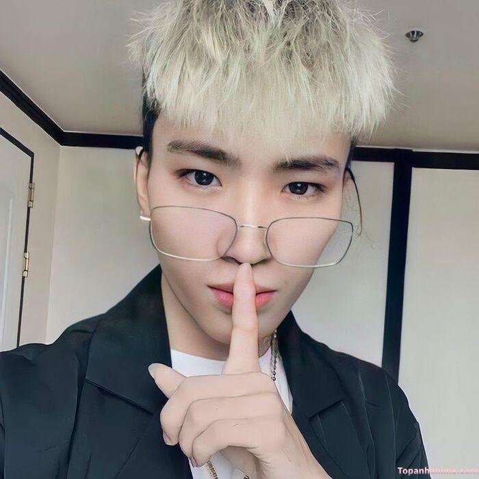 meme suỵt nhìn lén lút