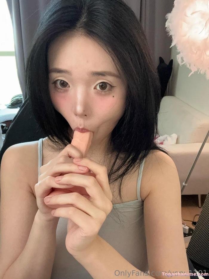 yeon woo nude vẻ đẹp tự tin