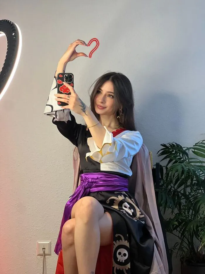 Top 127+ cosplay boa hancock xinh đẹp mê hồn người xem