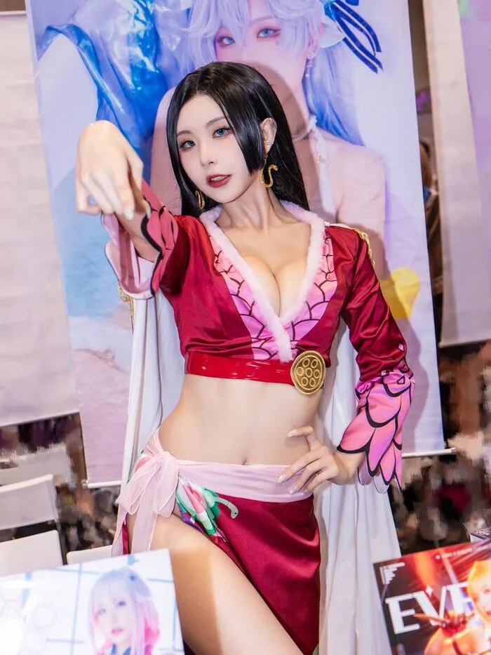 Top 145+ ảnh cosplay one piece ấn tượng, tái hiện thế giới hải tặc
