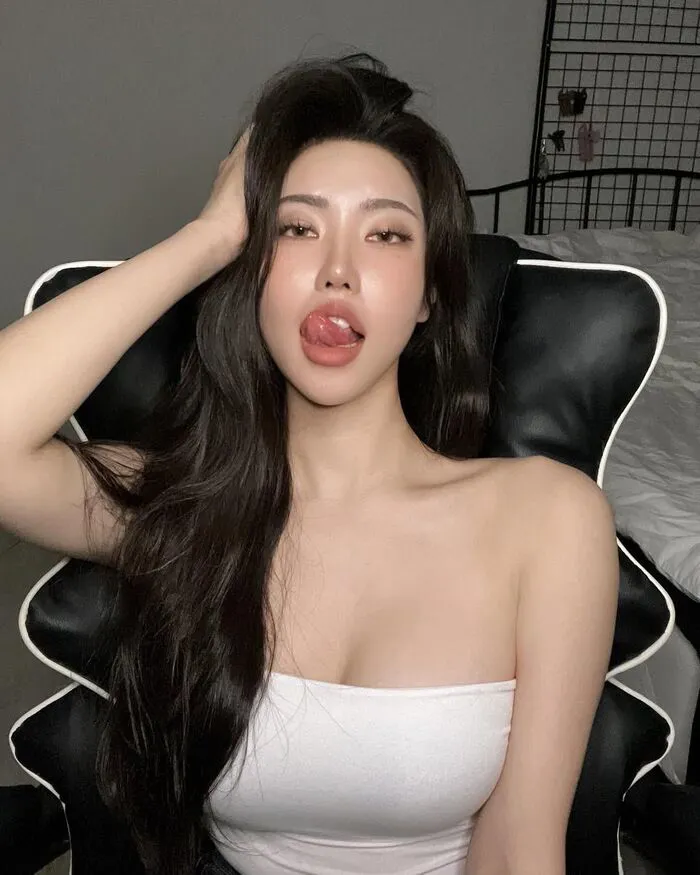 Khám phá vẻ đẹp hút hồn qua 180+ ảnh gái sexy