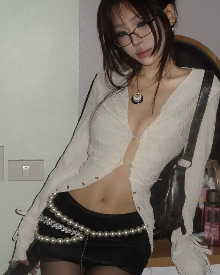 Khám phá vẻ đẹp hút hồn qua 180+ ảnh gái sexy