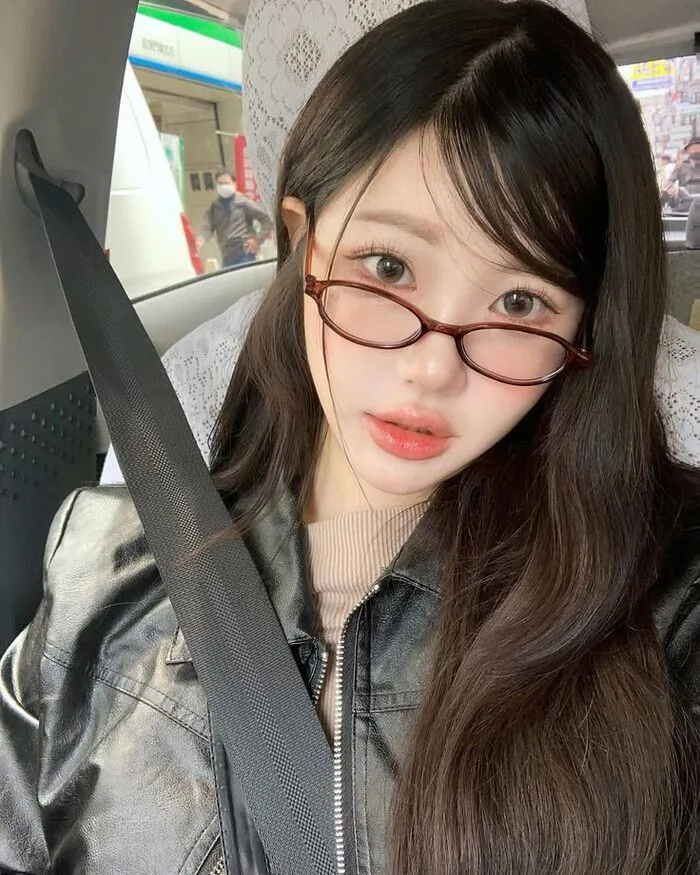 Tổng hợp 188+ ảnh gái xinh đeo kính cực cuốn hút