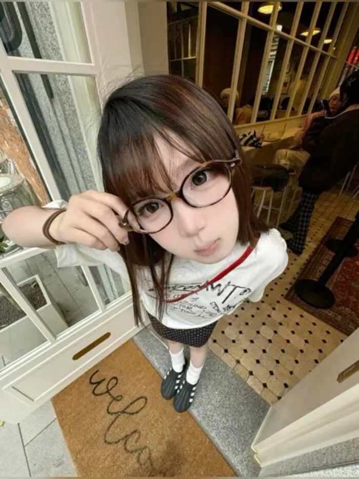 Tổng hợp 188+ ảnh gái xinh đeo kính cực cuốn hút Tổng hợp 188+ ảnh gái xinh đeo kính cực cuốn hút